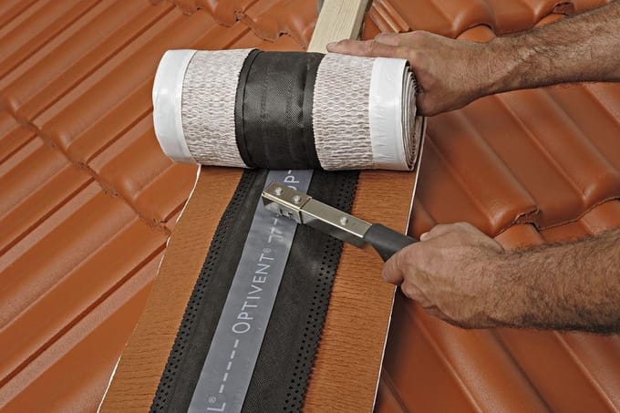 Monier Universele Ruiterrol Optivent 300-340mm Rood | 5 Mtr