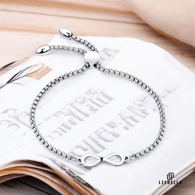 Leerella Zilverkleur Verstelbare Infinity Damesarmband – RVS – 16-25 cm