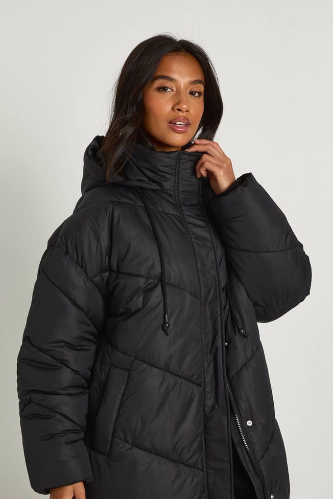 boohoo Dames Petite capuchonjack met quiltdetail maxi puffer | Black | Maat: 8