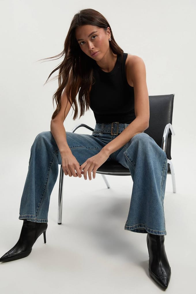 boohoo Dames Versierde riem, hoge taille, wijde pijp jeans | Medium Gebleekt | Maat: 42