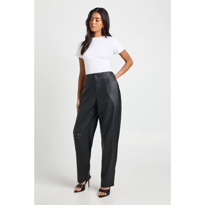 boohoo Dames Kunstleren Barrel Leg Broek | Zwart | Maat: 42