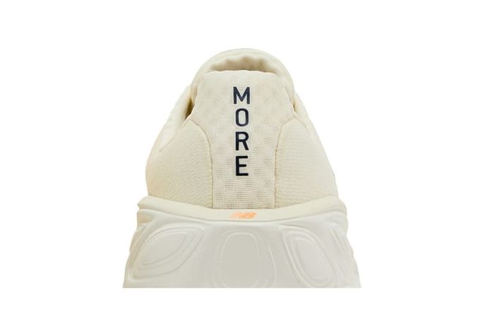 New Balance Fresh Foam X More v5 Angora Hot Mango 40 white