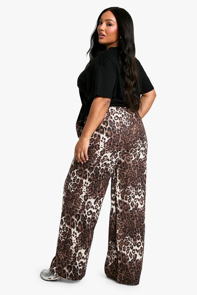 boohoo Dames Plus Leopard Geweefde Broek met Wijde Pijp | Luipaardprint | Maat: 44