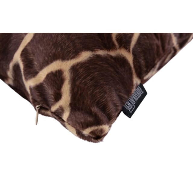 Gek op kussens! Furry giraffe | 30 x 50 cm | kussenhoes | polyester