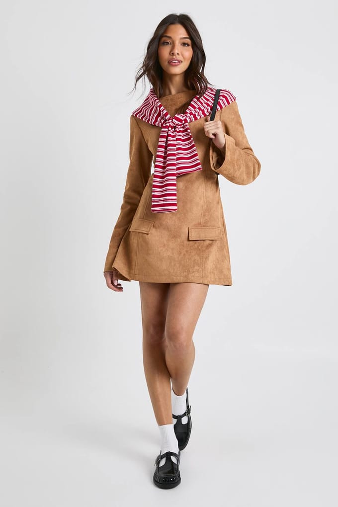 boohoo Dames Nep-suede shiftjurk met flare manchetten | Camel | Maat: 18