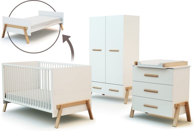 AT4 - Grote babykamer met commode met 3 lades + houten kledingkast