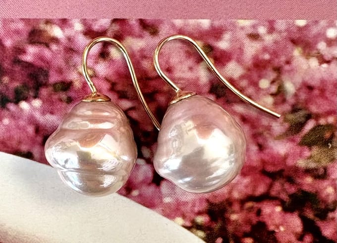 Barok parel oorbellen licht roze/goud