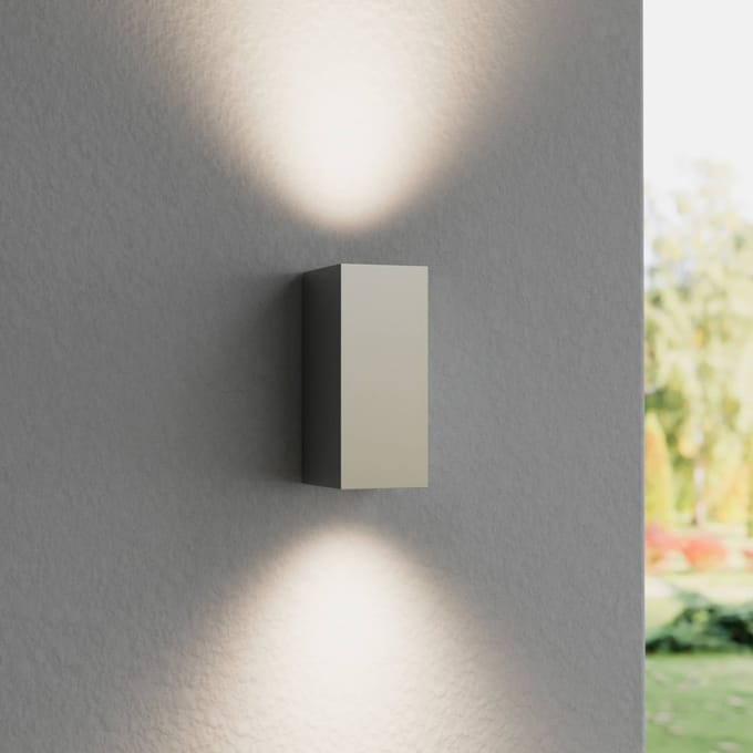 Lucande buitenwandlamp Tavi, 15 cm, zilver, IP54