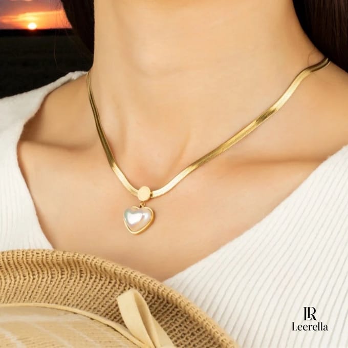 Leerella Goudkleurige RVS Ketting Dames met Hart Hanger Parel - Verstelbaar 40+6 cm