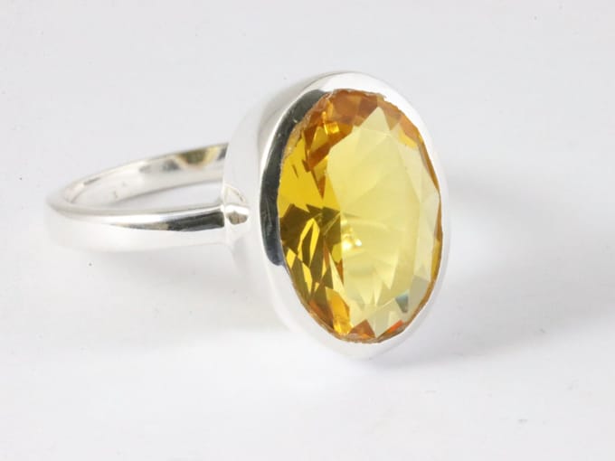 Hoogglans zilveren ring met citrien - maat 16.5