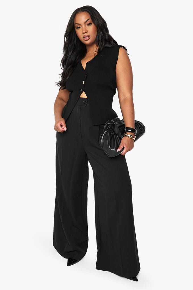boohoo Dames Plus Asymmetrisch Gouden Knopenweste | Black | Maat: 28
