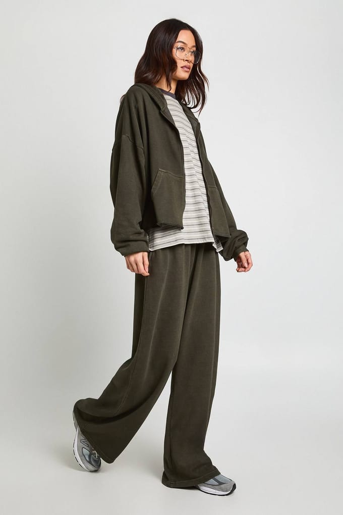 boohoo Dames Tall Washed Distressed Hem Straight Leg Trainingspak | Khaki | Maat: XS