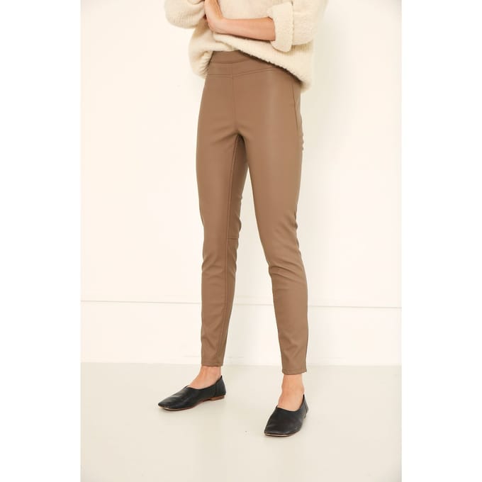 Knitted Amber Pants Latte Maat: XS | Pantalons Outlet | Dames | Bruin