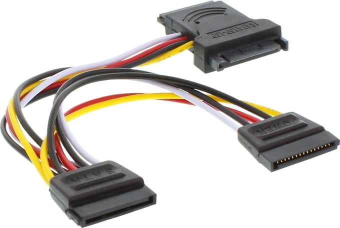SATA (m) - 3x SATA (v) voeding splitter - 0,15 meter