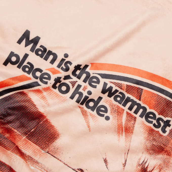 The Thing Man Is The Warmest Place To Hide Fleecedeken - M
