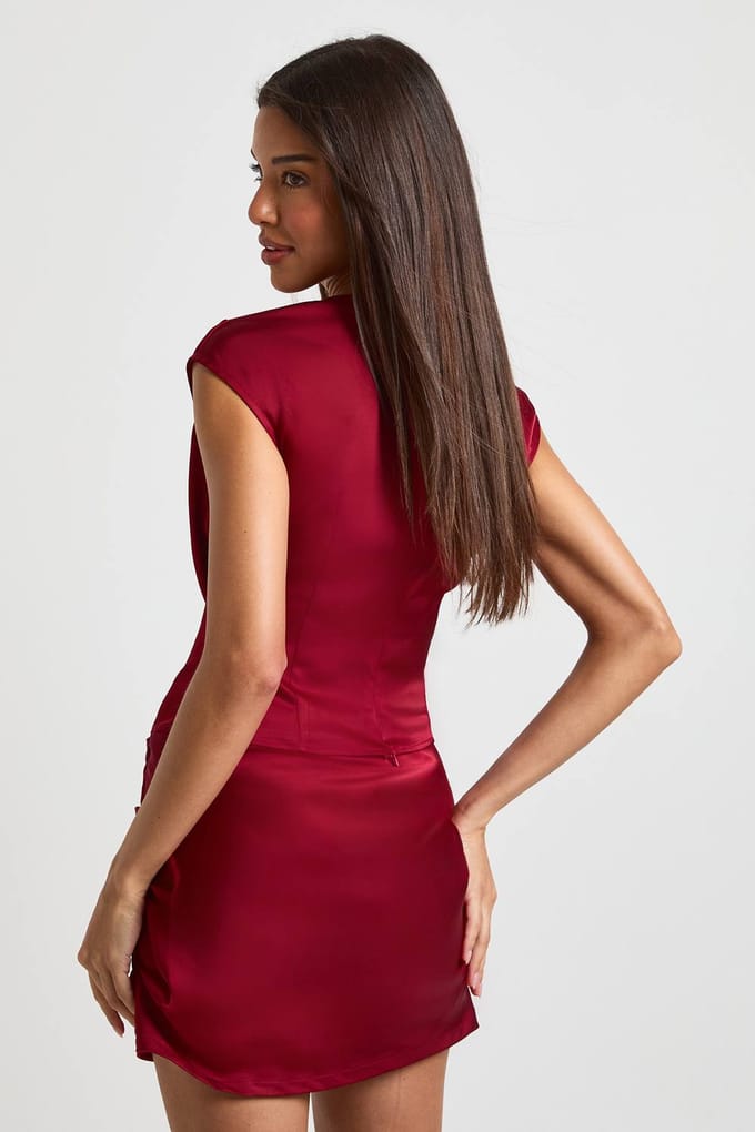boohoo Dames Satijnen Col Getailleerde Top | Donkerrood | Maat: 38