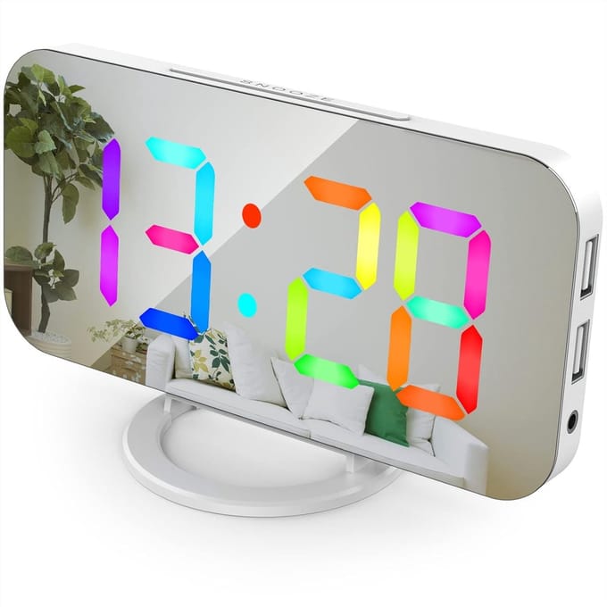 Digitale Wekker - Spiegelklok Modern - Slaapkamer Decoratie - Dynamisch RGB Licht - 16 x 10 x 4 cm