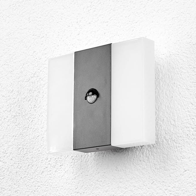 Lindby LED-sensor buitenwandlamp Kumi, grafiet, IP44