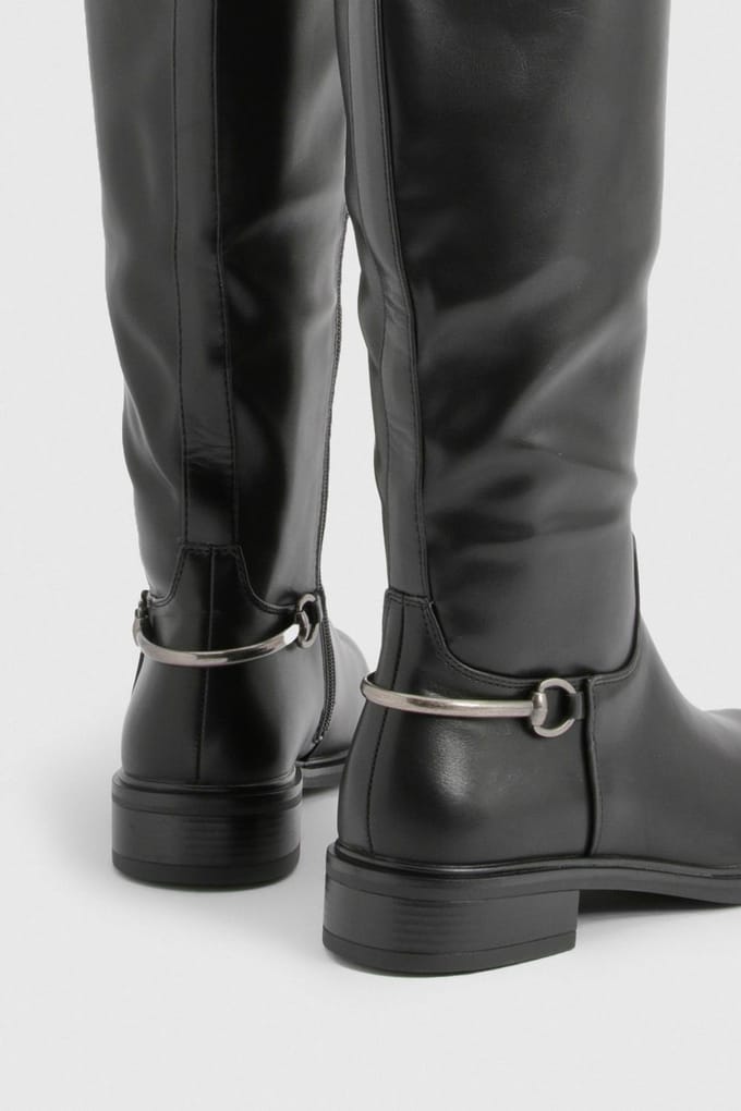 boohoo Dames Robuuste hardware details kniehoge platte laarzen | Black | Maat: 4