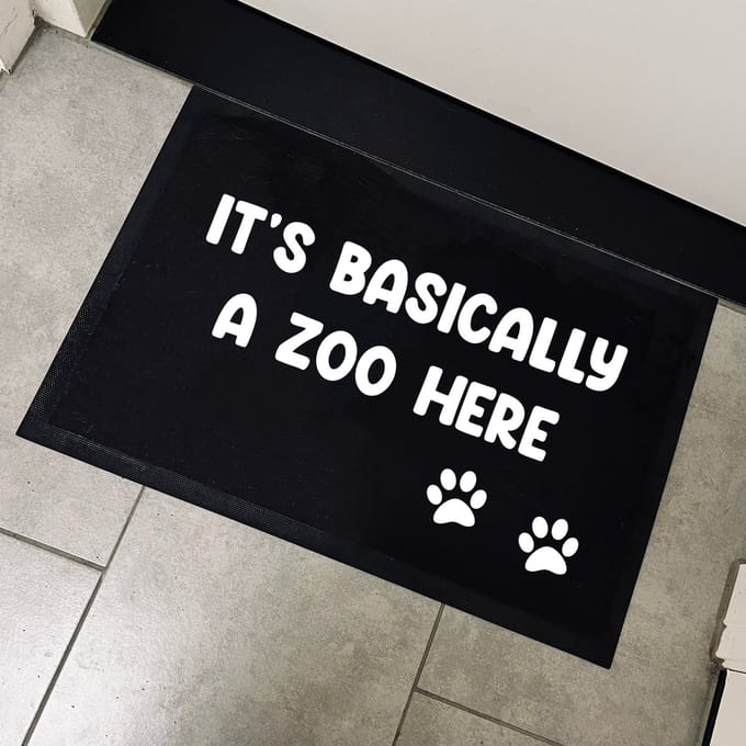 Deurmat met tekst-leuk cadeau samenwonen-verjaardag-kerstcadeau-Its basically a zoo here-Grappige deurmat-Deurmat binnen-60x40cm