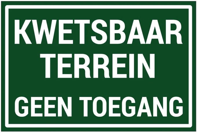 Kwetsbaar terrein geen toegang sticker | 30 x 20 cm