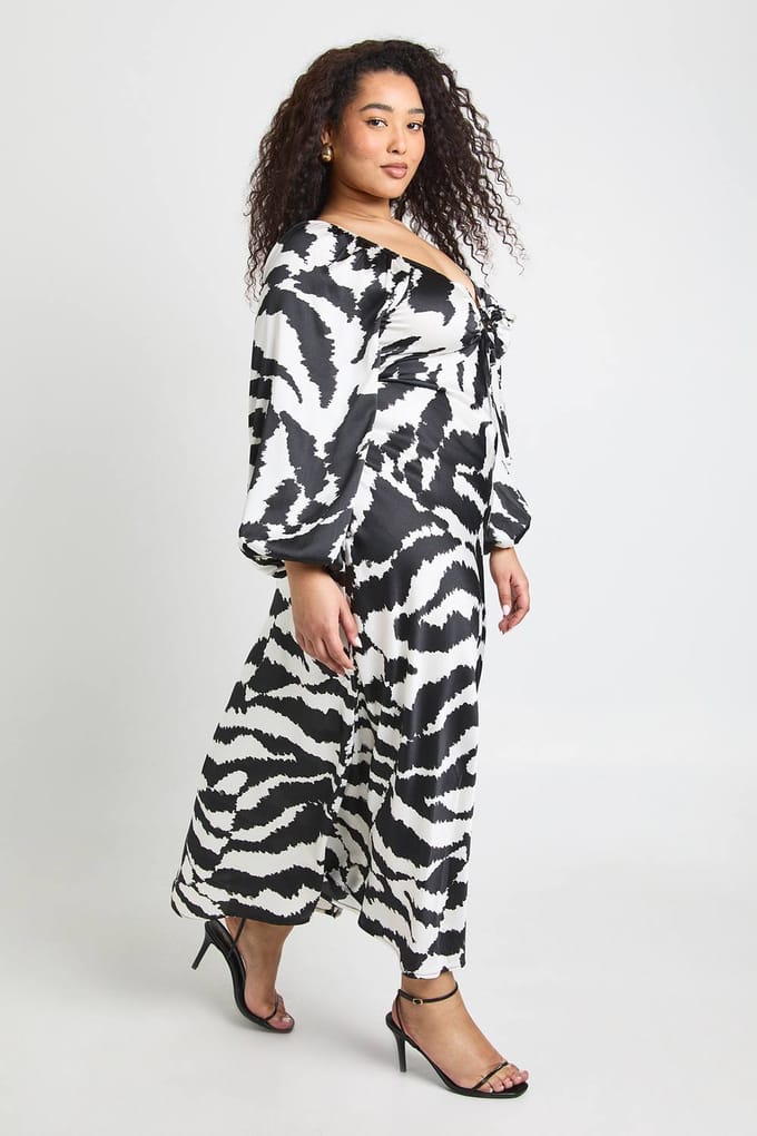 boohoo Dames Plus Gemengde Dierenprint Volume Mouw Satijn Midaxi Jurk | Zwart | Maat: 46