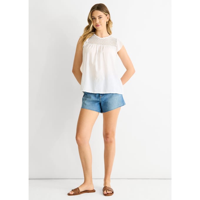 Witte losvallende top met viscose en gehaakt paneel