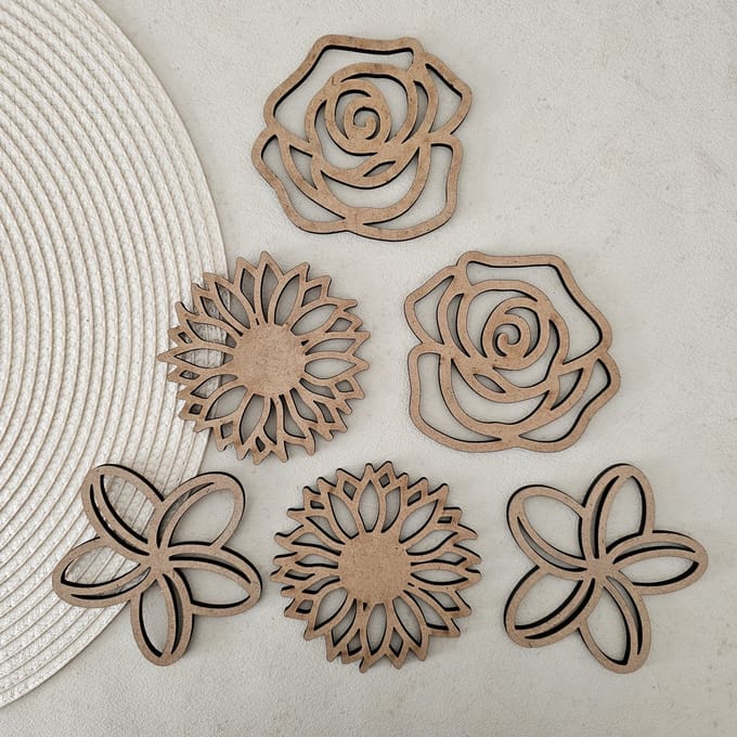 Houten bloemen onderzetters