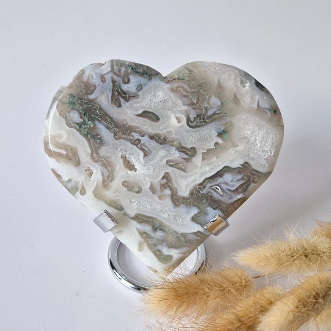 Edelsteen Grote Druzy Mosagaat Hart op Metalen Standaard – #47 222gram