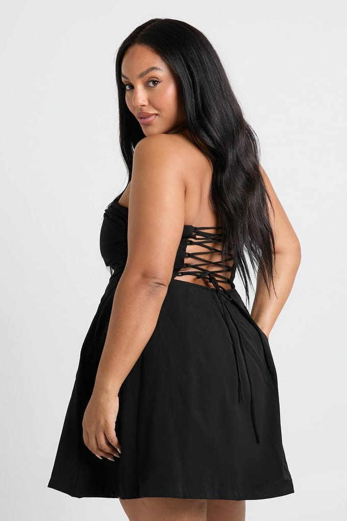 boohoo Dames Plus Gestructureerde Gerimpelde Mini Bandeau Schaatsjurk | Black | Maat: 28