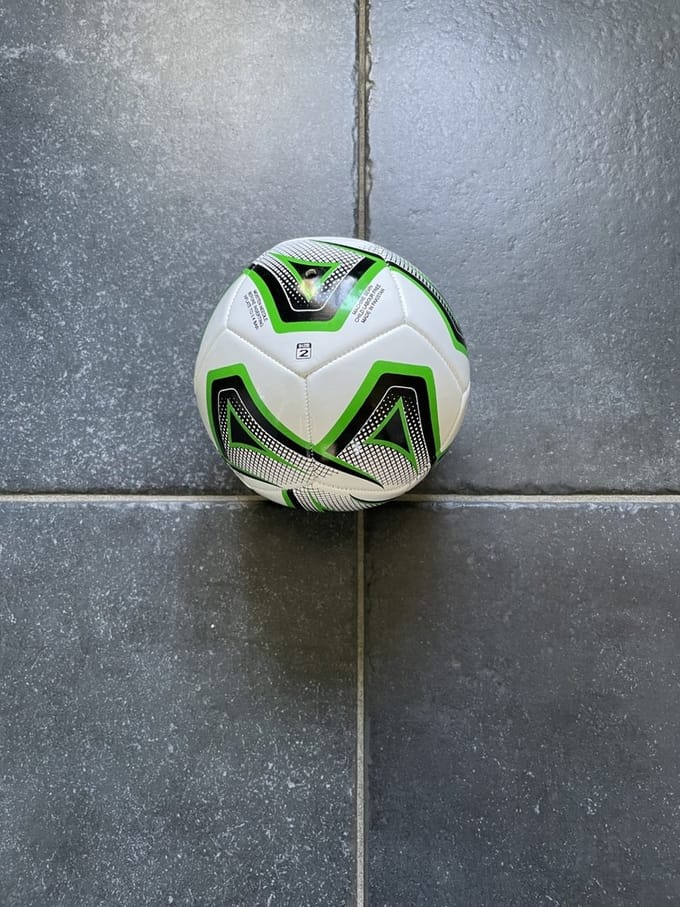SoccerConcepts Mini Bal - Voetbal - Maat 2 - Groen en wit - Omvang 15cm