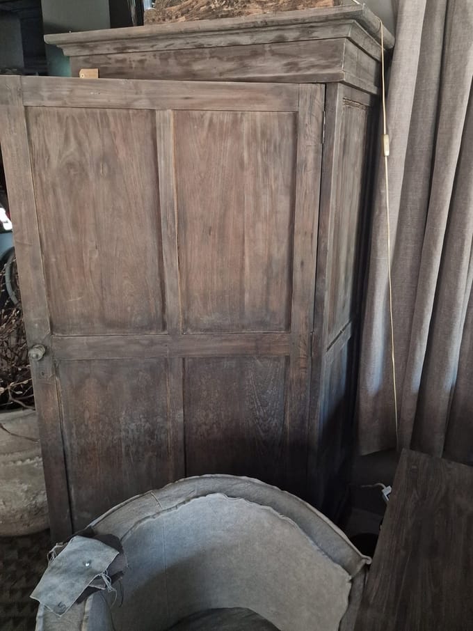 AURA PEEPERKORN| BUFFETKAST| DICHTE KAST| KAST| TEAKHOUT