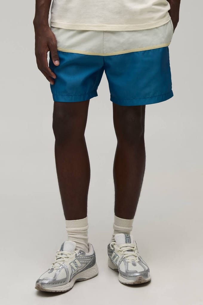 Ontspannen Pasvorm Gestreepte Panelen Korte Lengte Nylon Shorts | Blue | Size Medium
