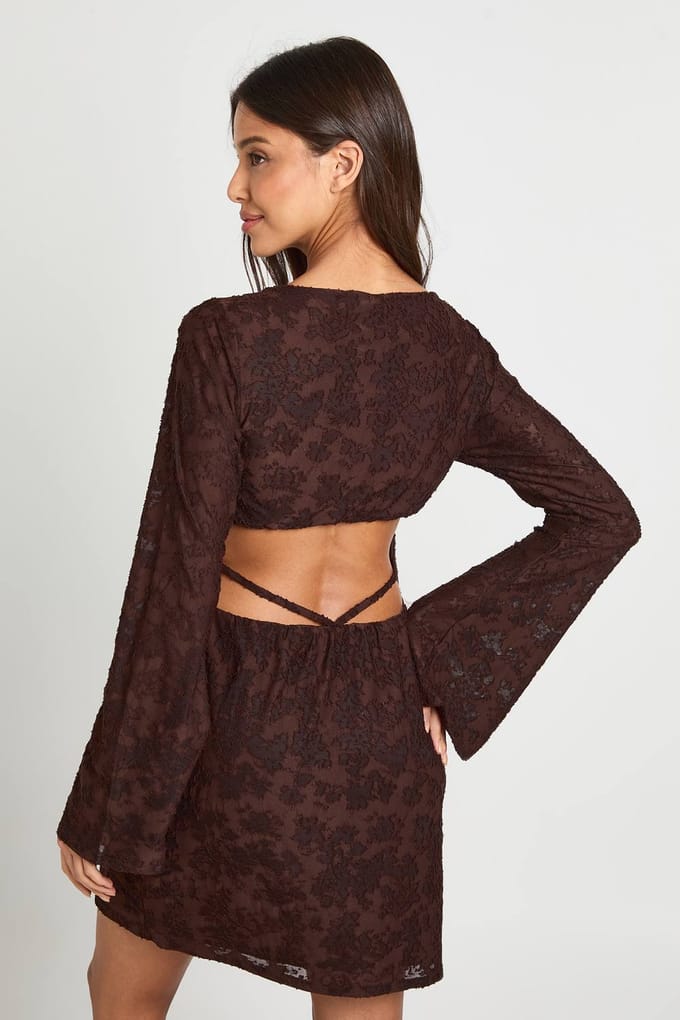 boohoo Dames Burnout Bloemen Open Rug Wijde Mouw Mini Jurk | Chocolate | Maat: 8