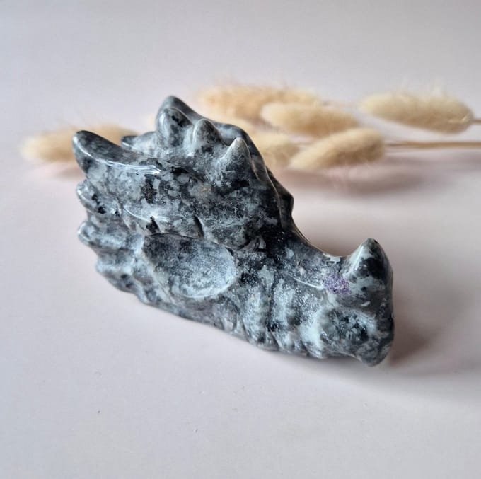 Edelsteen Drakenschedel van Yooperlite – 7 cm - Dragon Skull carving