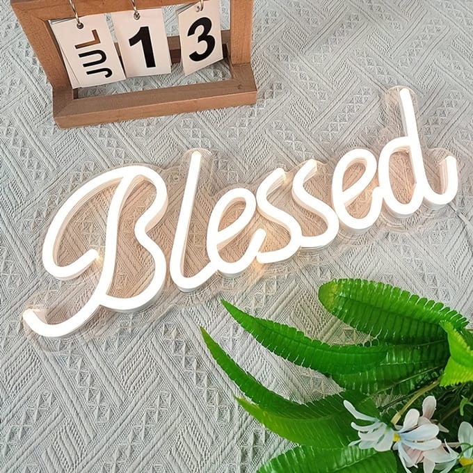 VANDAAG VERZONDEN - Neon licht BLESSED - 37cm groot - Kruis - Warm wit - Christelijk - Jezus -