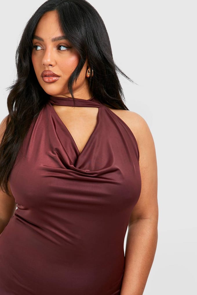 boohoo Dames Plus Drape Halterneck Slinky Maxi Jurk | Kersen | Maat: 54