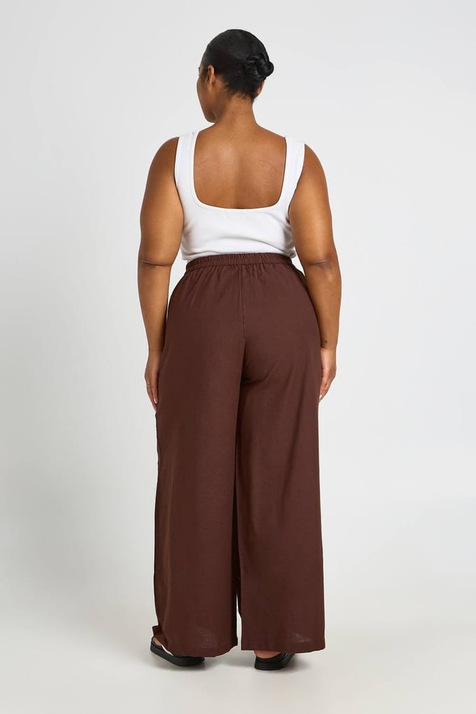 boohoo Dames Plus Linnen-look Plisse Wijde Pijpenbroek | Chocoladebruin | Maat: 48