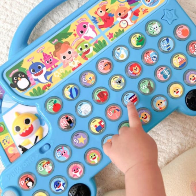 Bus de l'alphabet Baby Shark blue