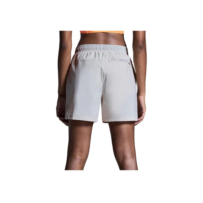 On Core 5 Inch Shorts Dames Shorts Zand 1WF11050554 XS white