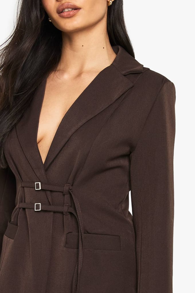 boohoo Dames Buckle Detail Tailored Blazer | Chocoladebruin | Maat: 44