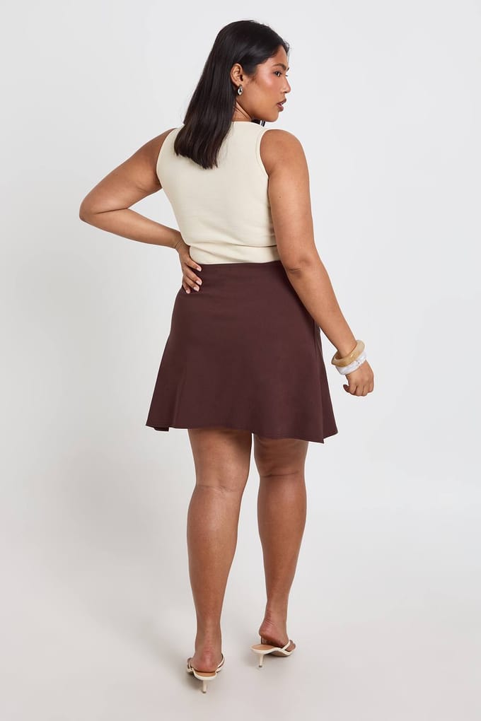 boohoo Dames Plus Bengaline Geplooide Mini Rok | Chocoladebruin | Maat: 54