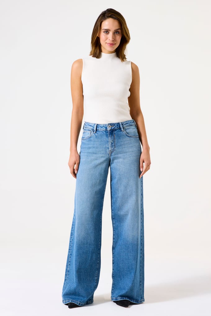 Celia 242 Ultra Wide Jeans - Medium Used