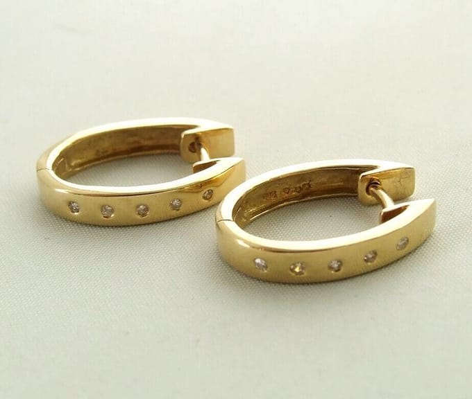 14 karaat gouden oorbellen met diamant