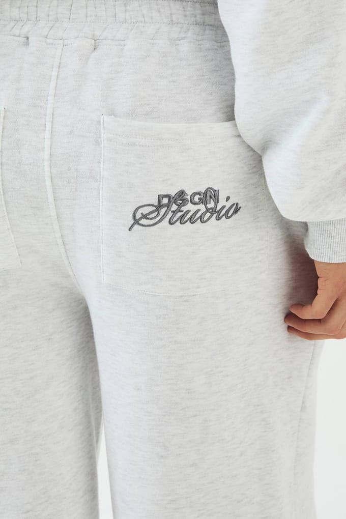 Dames DSGN Studio Badstof Applique Rechte Pijp Jogger | Asgrijs | Maat: Medium