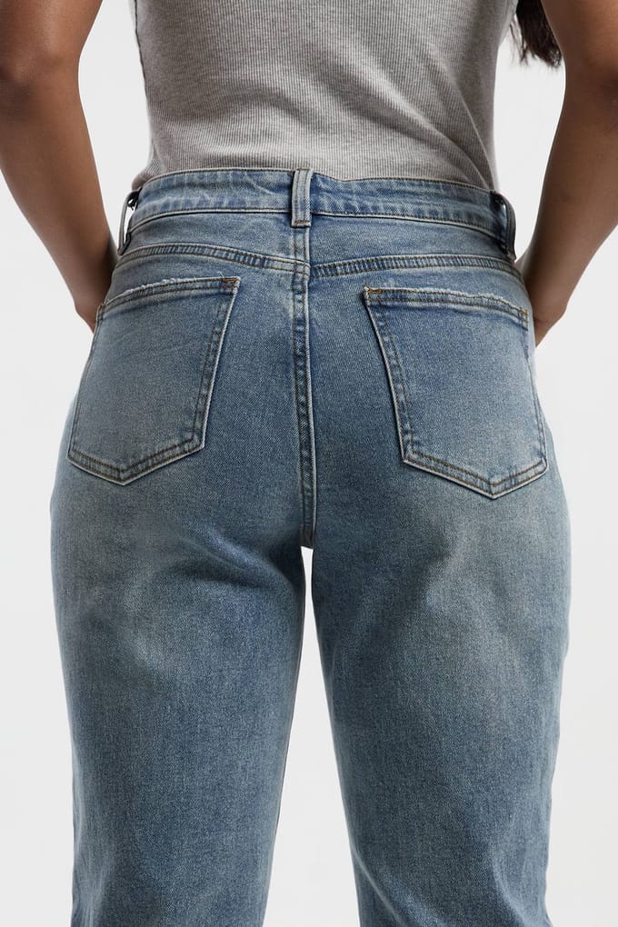 Dames Boohoo Basics Flared Jeans | Medium Blauw | Maat: 8/32L