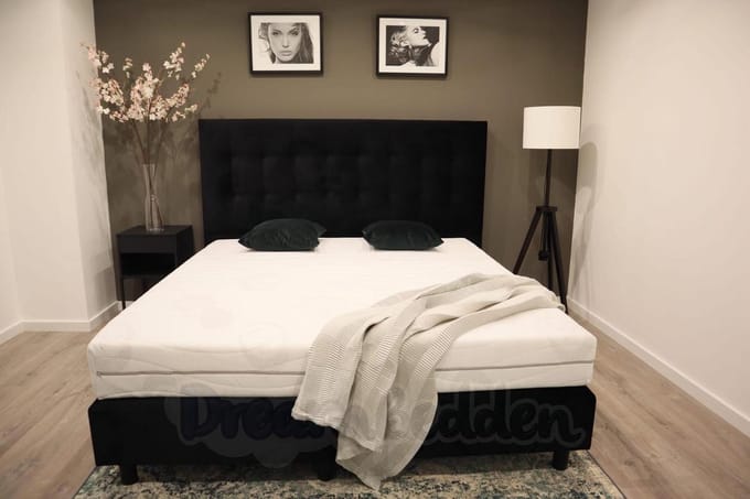 Boxspring Sofia 200x200 Incl. XXL Koudschuim HR 45 Pocketvering 7 Zones Matras.