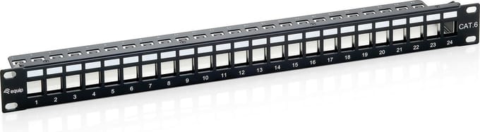 Digital Data patch panel med kabelstyrin