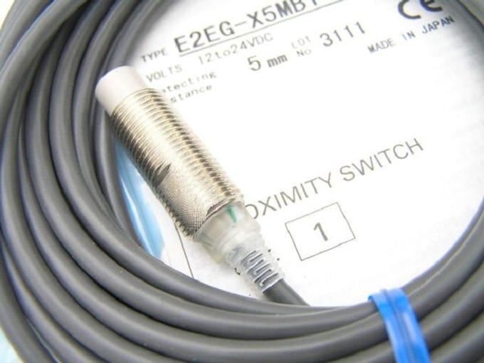 Omron E2EG-X5MB1 naderingsschakelaar inductieve sensor M18, 5mm