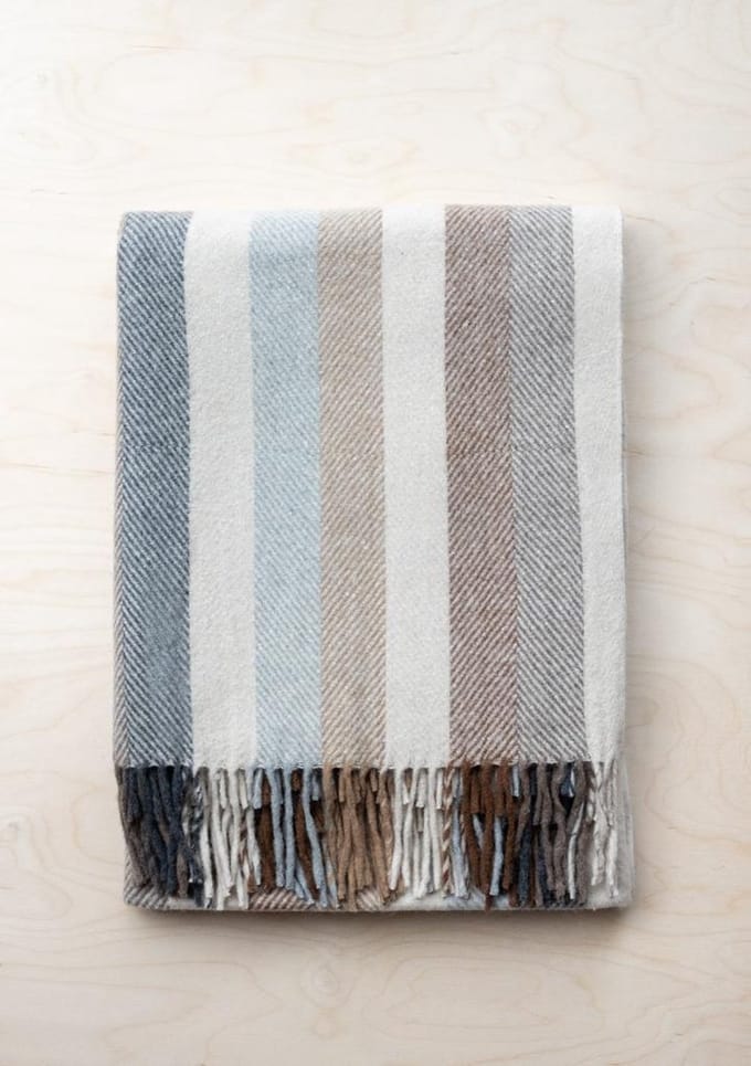 Kniedeken Gestreept Beige - Gerecycled Wol - 72x190 - TBCo Scotland